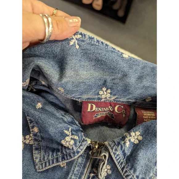 Vintage Denim & Co jeans wear womens M zipper front blue white embroidered top - Picture 6 of 10